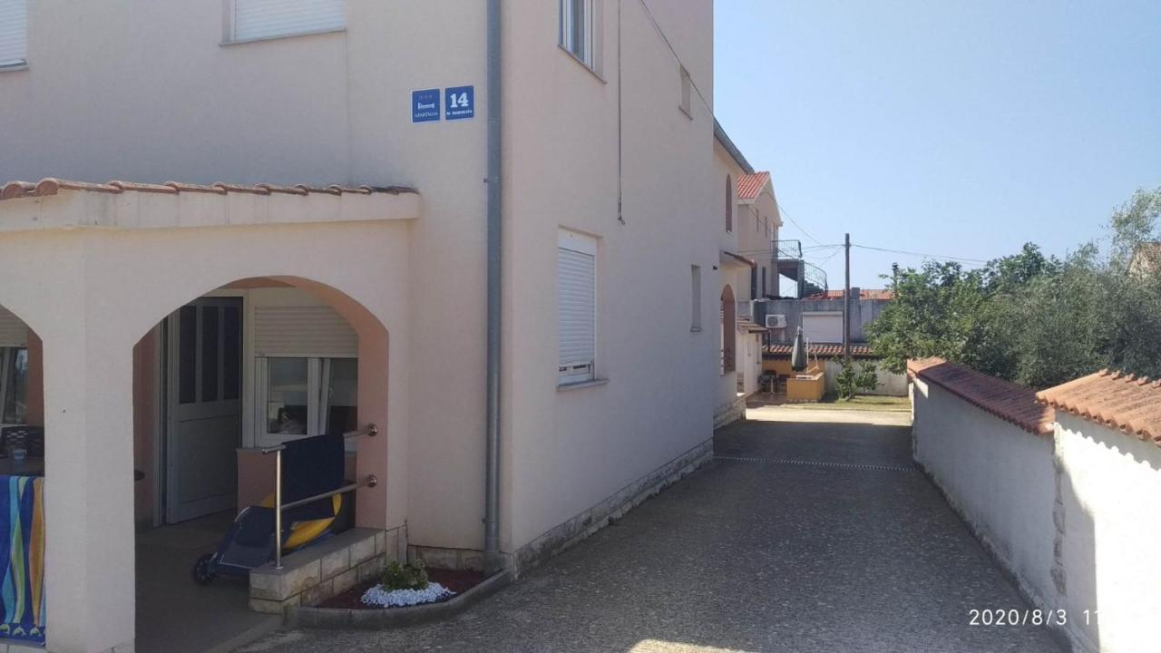 Apartman Turanj Exteriör bild