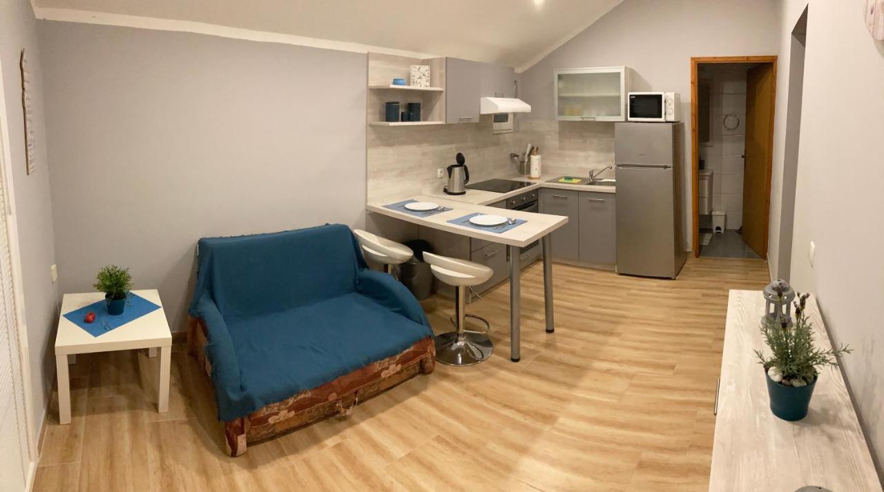Apartman Turanj Exteriör bild