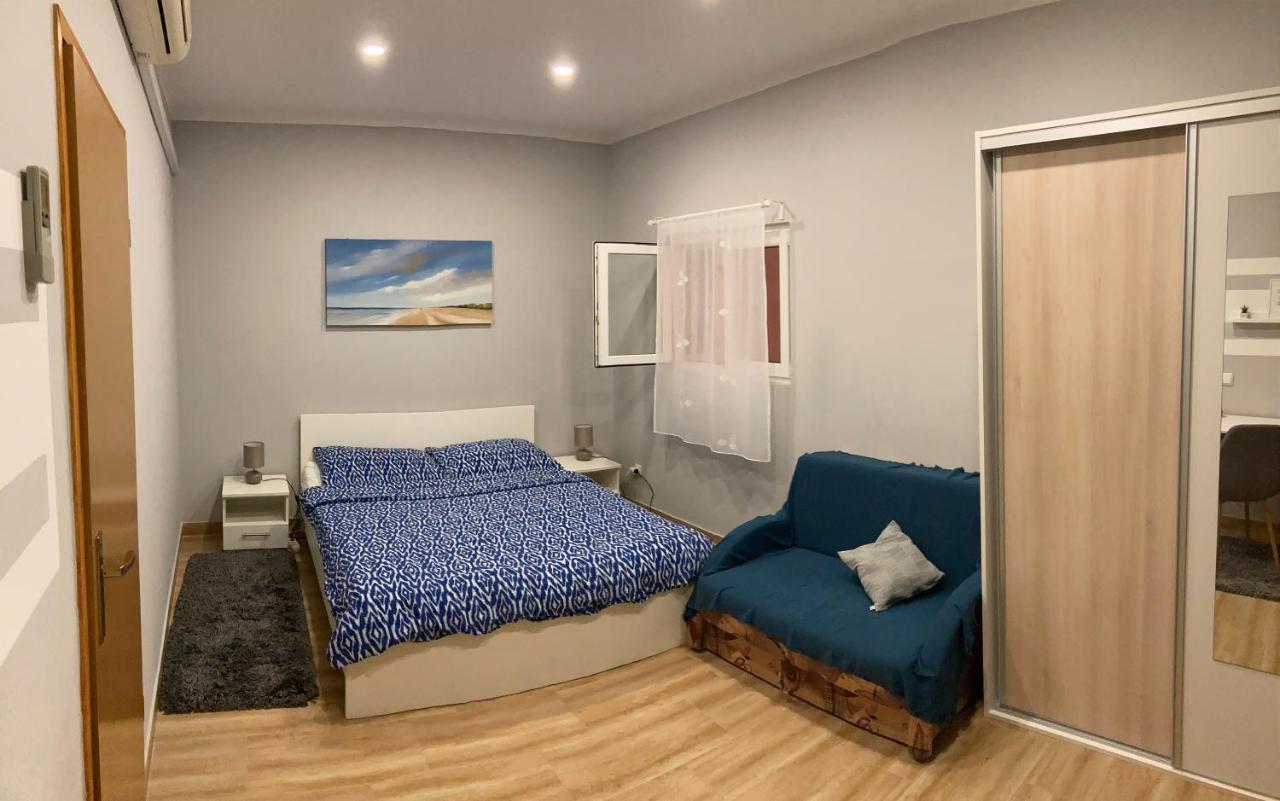 Apartman Turanj Exteriör bild