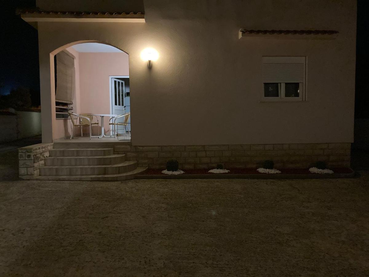Apartman Turanj Exteriör bild