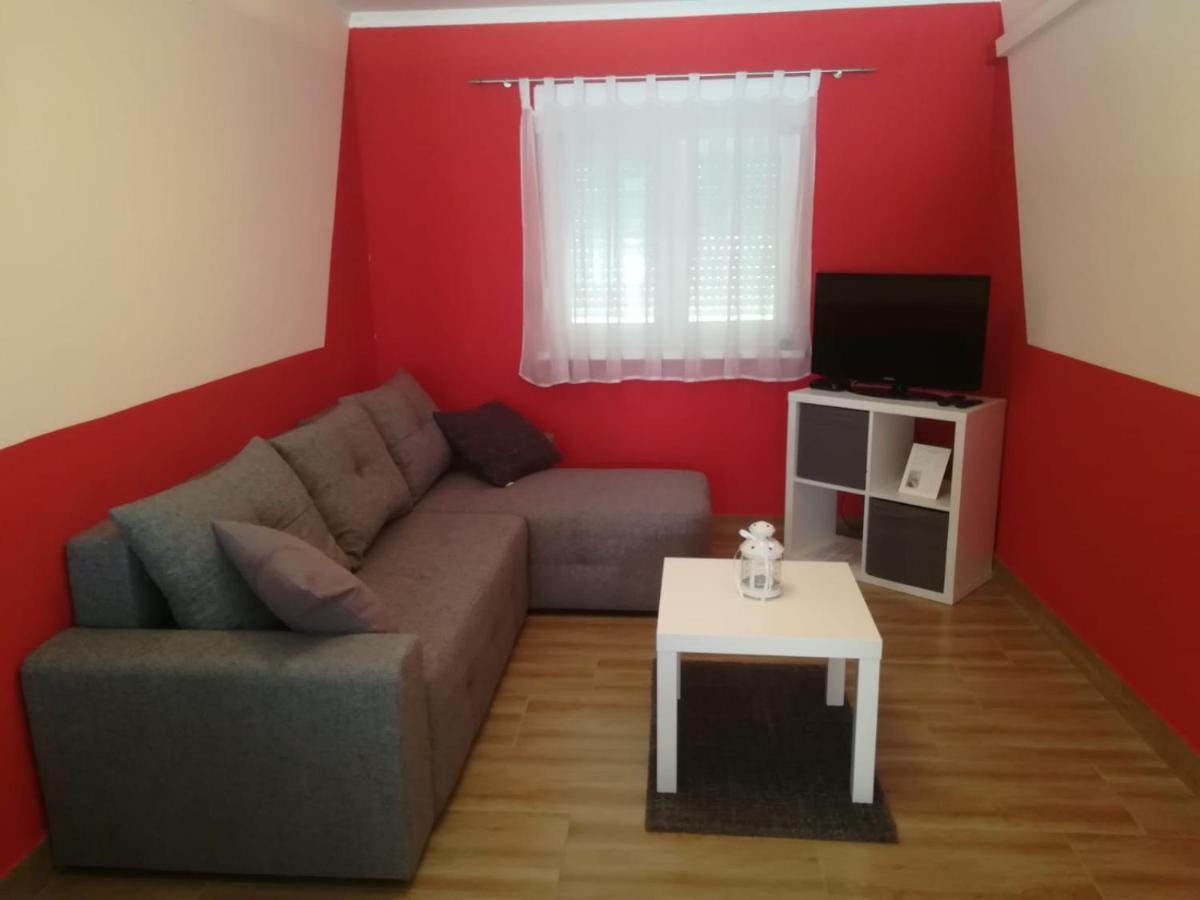 Apartman Turanj Exteriör bild