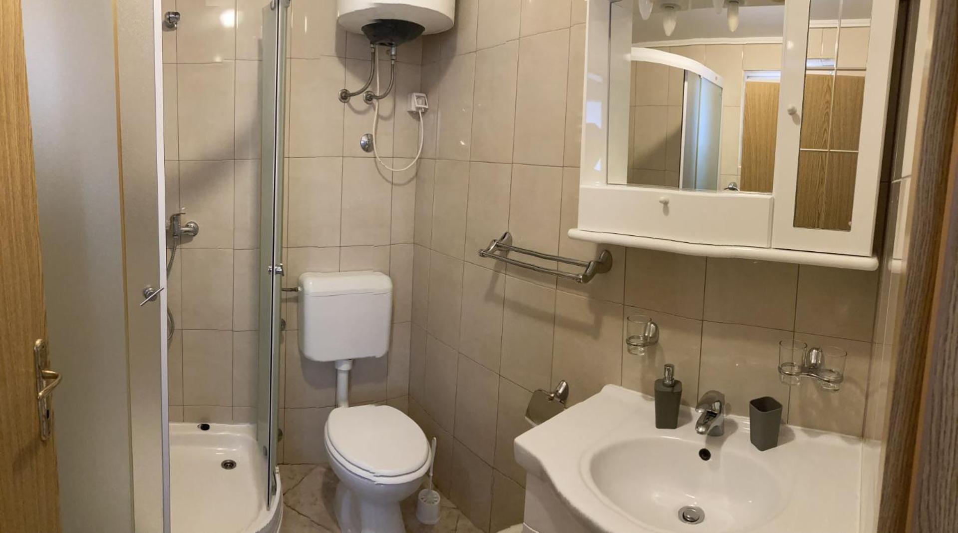 Apartman Turanj Exteriör bild