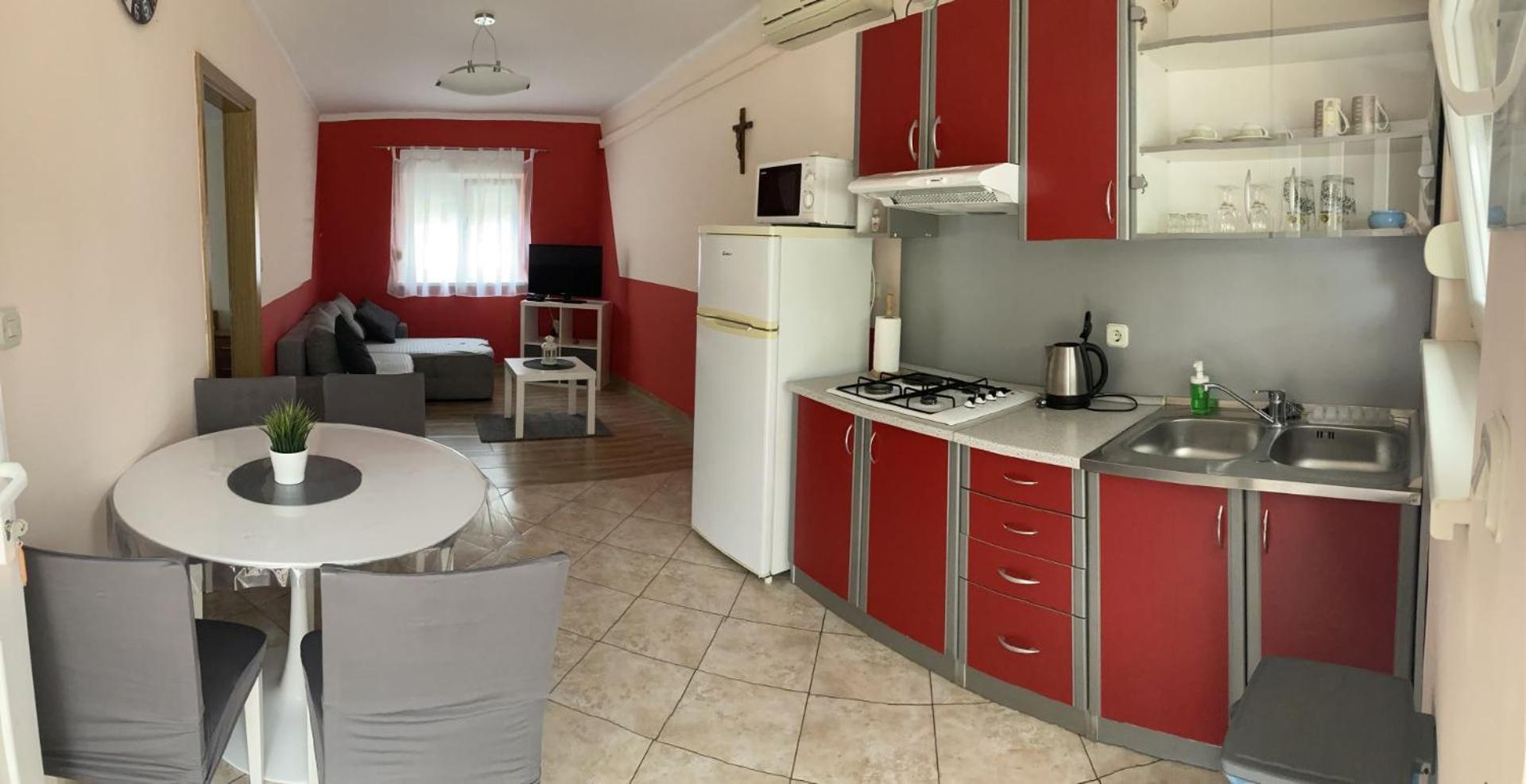 Apartman Turanj Exteriör bild